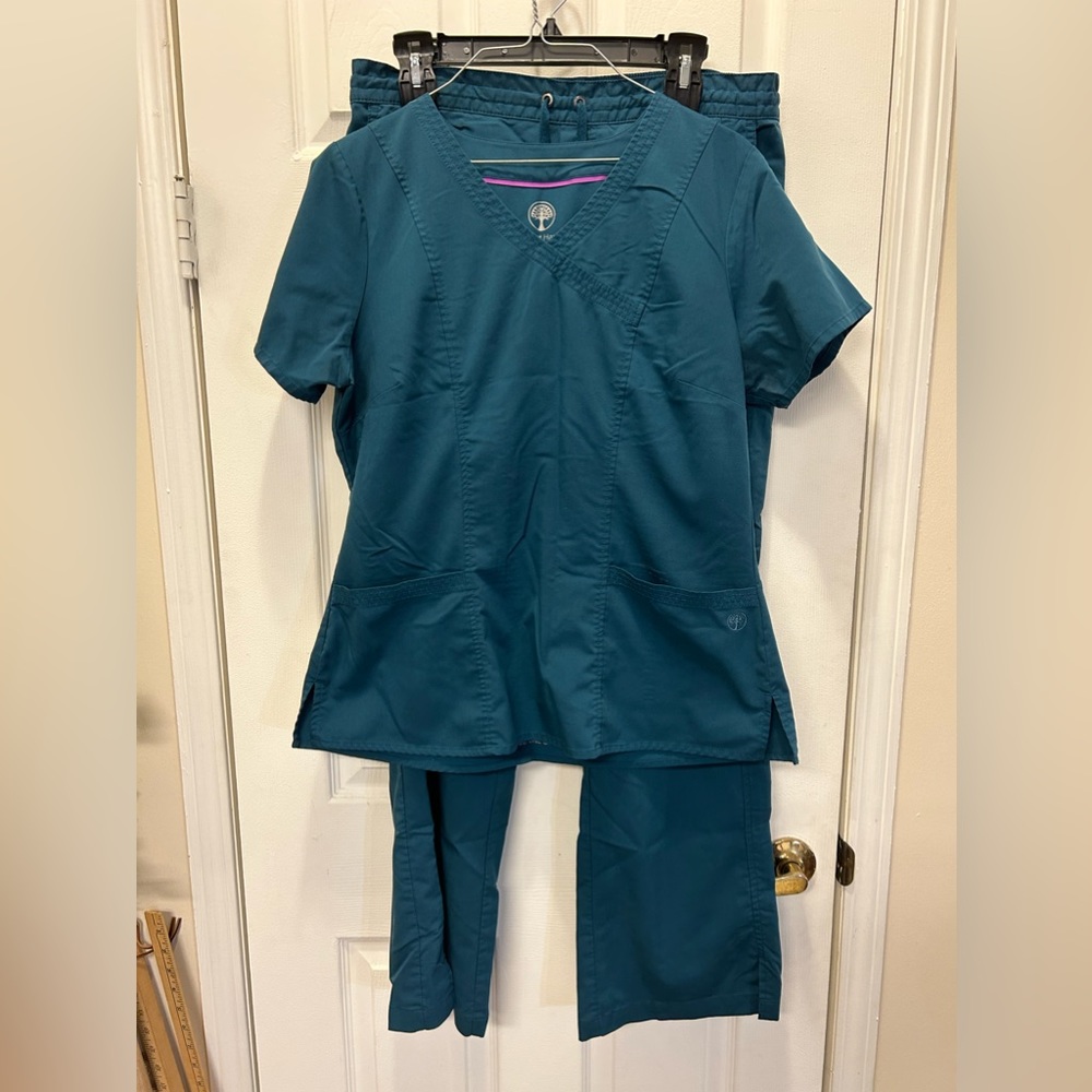 Large scrub set Healing Hands